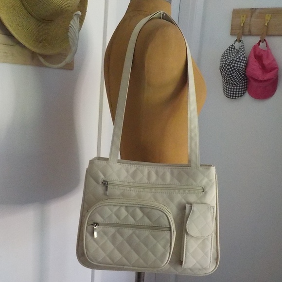 NEW Cream Quilt Shoulder Bag - Picture 1 of 12